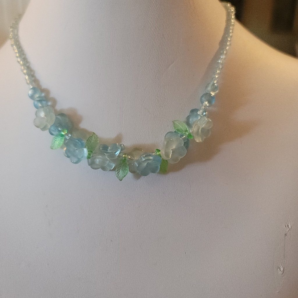 Vintage, Handmade, Flower Necklace, Frosted Glass/Plastic, Excellent Condition